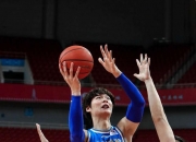 英雄联盟总决赛赛程-青岛队完胜快船，王哲林高光表现