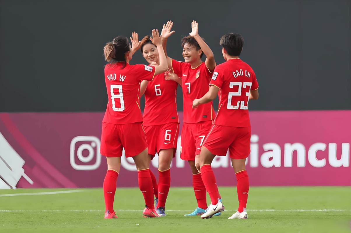 国内女足比赛精彩纷呈,吸引众多球迷 国内女足比赛精彩纷呈,吸引众多球迷