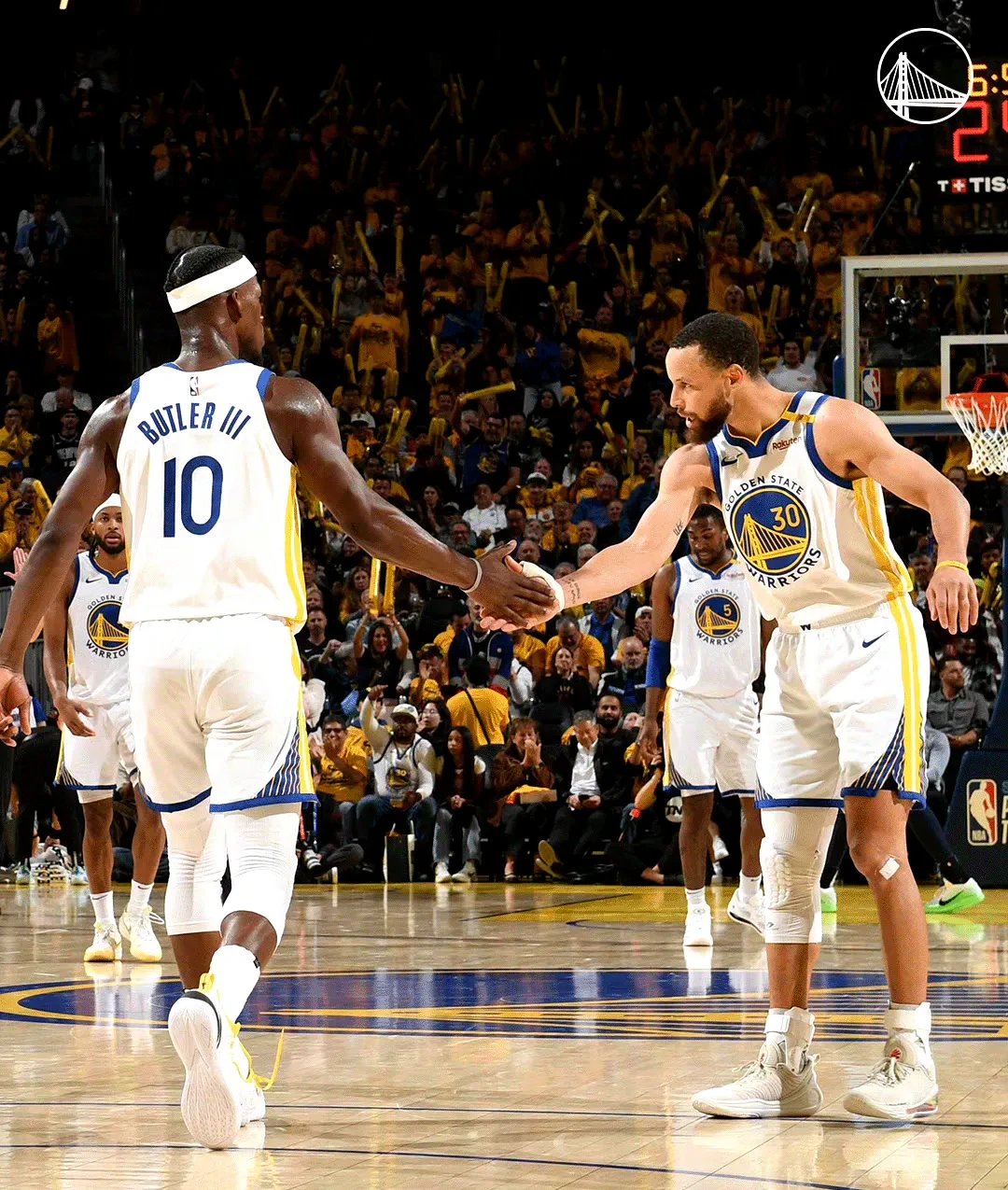 勇士大胜开拓者,雄鹿击败灰熊 勇士大胜开拓者,雄鹿击败灰熊