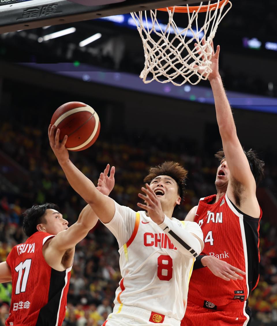 包含亚洲低年龄组篮球赛精彩纷呈的词条