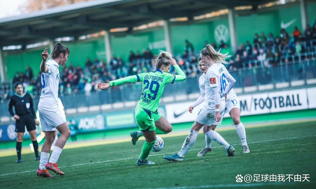 包含沃尔夫斯堡队客场遭遇失利，输掉一场比赛的词条