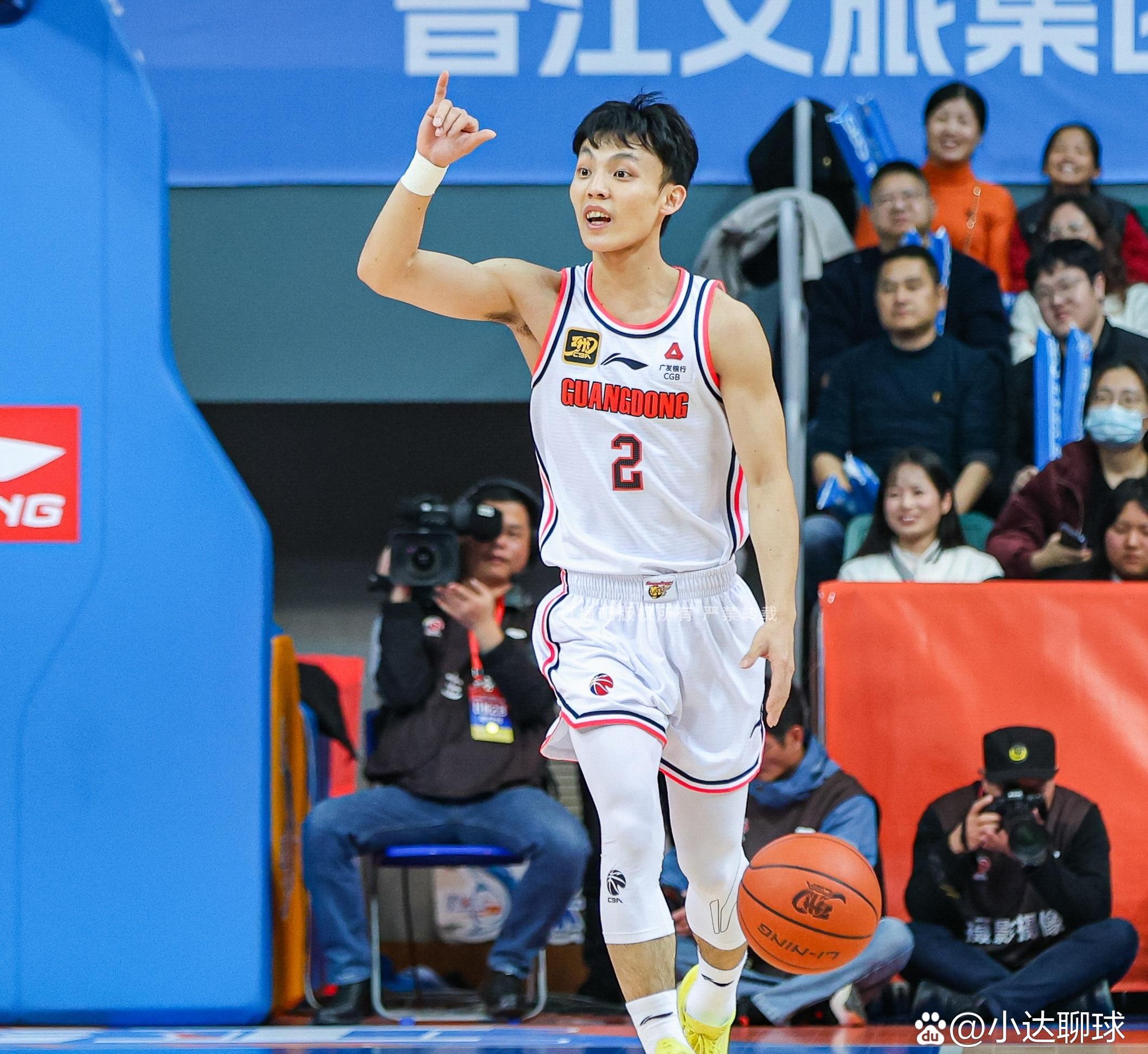 辽宁男篮战胜深圳队，取得新赛季首胜