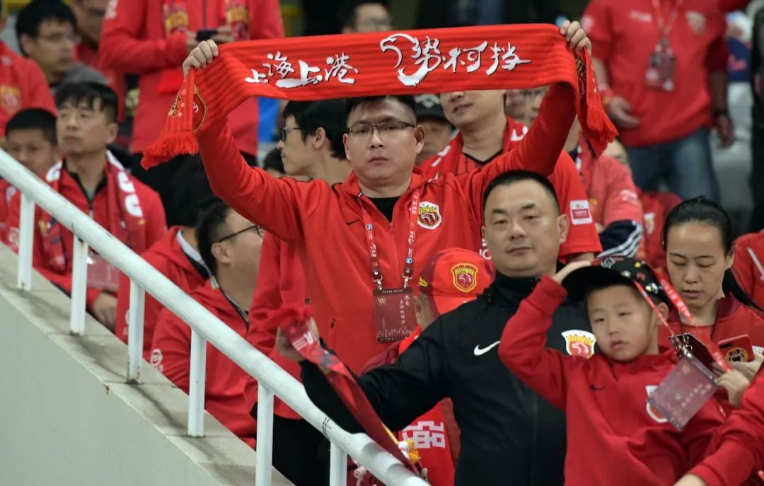 上海上港豪取连胜，领跑积分榜的简单介绍