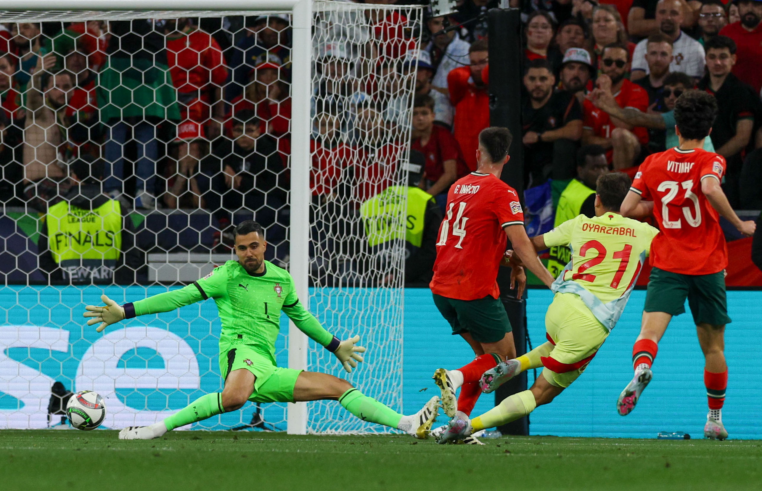 葡萄牙队在欧预赛场上以最佳表现夺得胜利的简单介绍 葡萄牙队在欧预赛场上以最佳表现夺得胜利的简单介绍