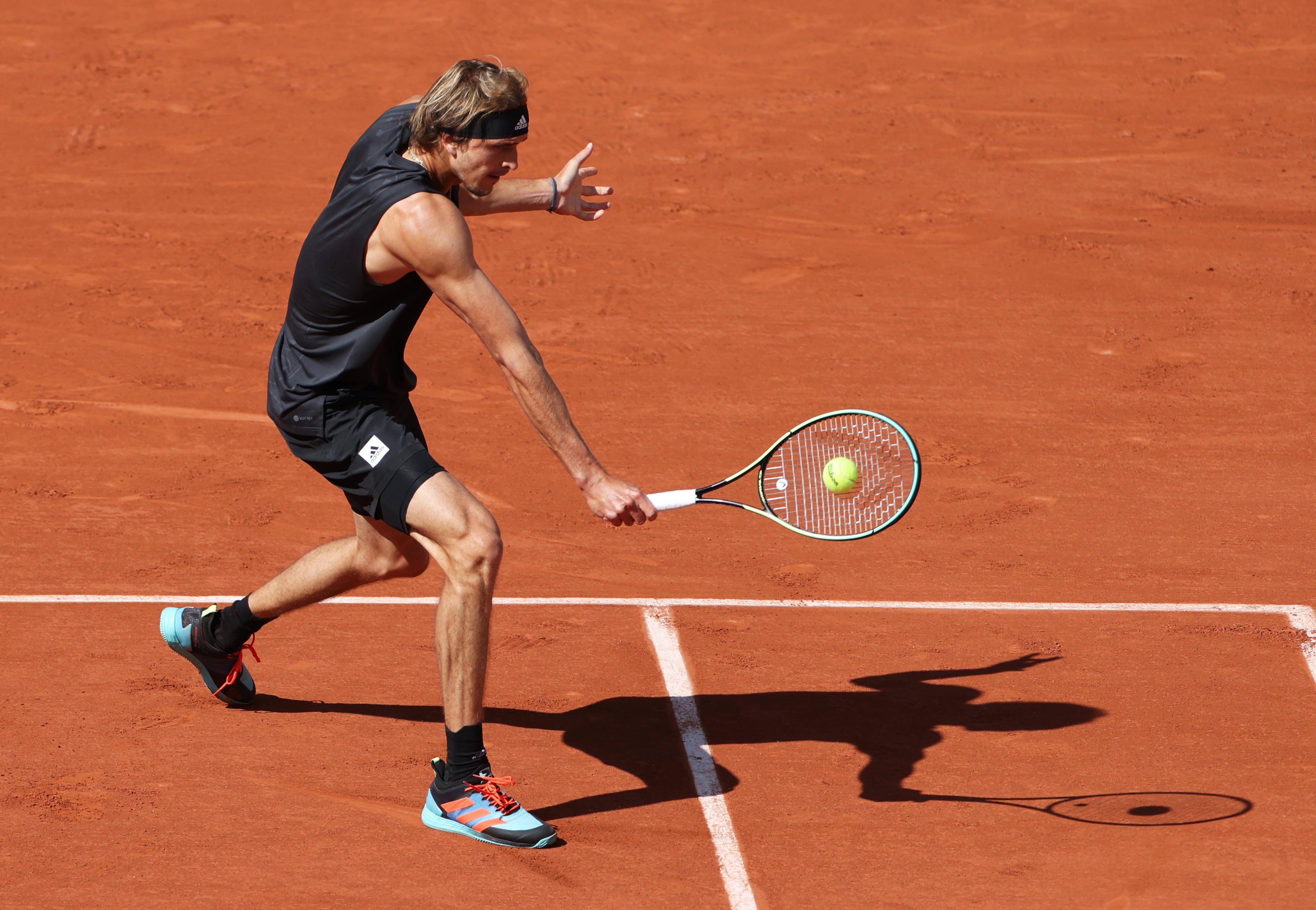 法网险胜ATP总决赛,兹维列夫扛起全队 法网险胜ATP总决赛,兹维列夫扛起全队