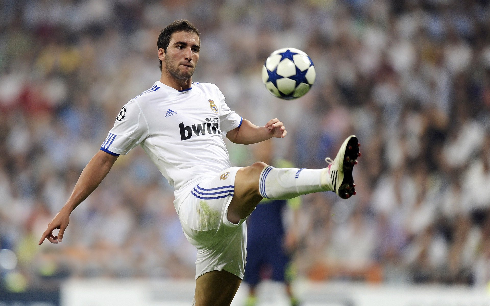 数据黑洞,当切尔西的蓝色铁幕遇上巴萨的伊萨克难题