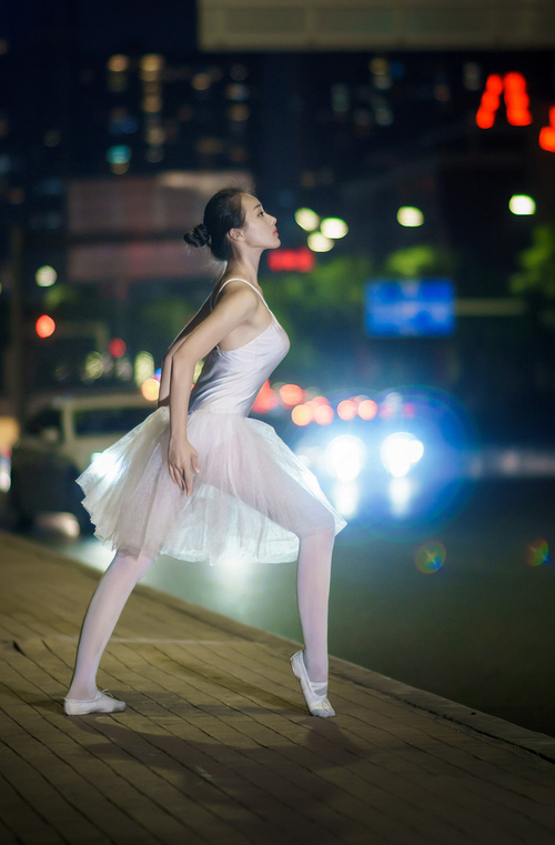 蓝色洪流冲垮南大王！法国坦克卢卡库成拜仁天敌